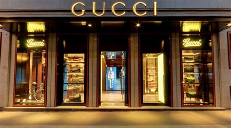 gucci milano via montenapoleone orari|Milano Monte Napoleone Flagship .